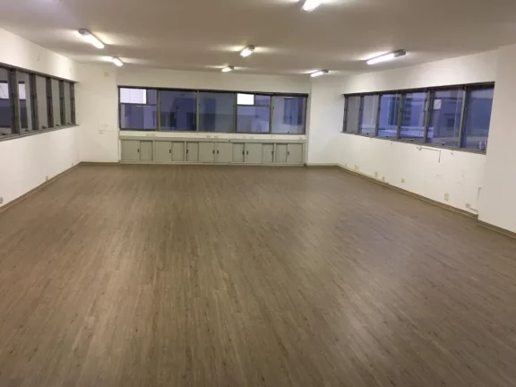 Imagem Conjunto Comercial na Bela Cintra