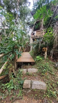 Imagem Imóvel à Venda na Praia do Rosa: Casa com Vista para o Vale, 4 Quartos, 770m² de Terreno!