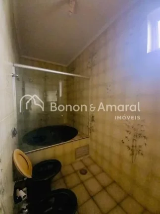 Imagem Oportunidade de negócio! Espaçoso sobrado com 5 quartos sendo 4 suítes, escritório, 7 banheiros,...