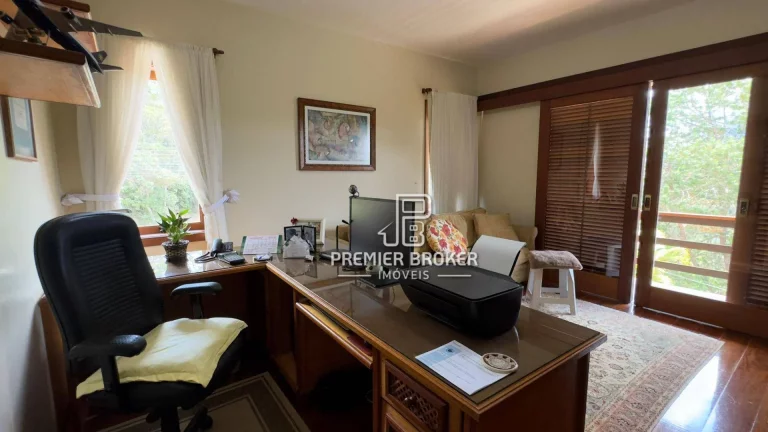 Imagem Casa com 5 dormitórios à venda, 450 m² por R$ 1.979.000,00 - Albuquerque - Teresópolis/RJ