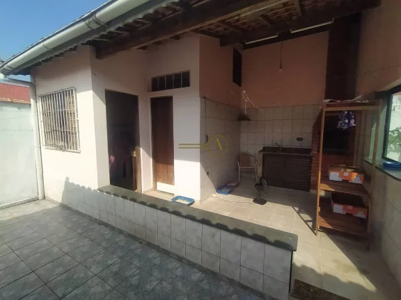 Imagem Casa térrea com 2 dorms, á 950m da Praia à venda em Peruíbe