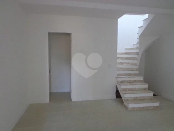 Imagem Casa à venda com 3 quartos, sendo 1 suíte, no condomínio Professor Teot?nio Monteiro de Barros Filho, São Paulo - SP