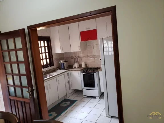 Imagem Sobrado com 3 quartos (1 suíte), garagem para 6 carros e edícula nos fundos
