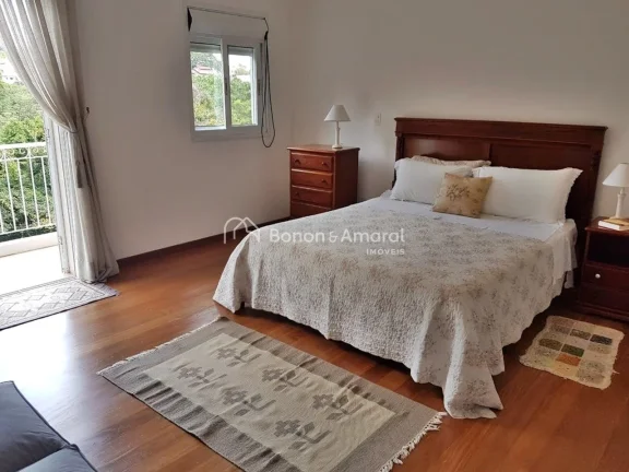 Imagem Este charmoso sobrado está em uma localização privilegiada, com um quintal encantador, jardim exu...