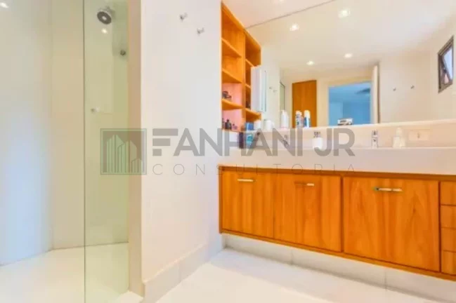 Imagem Apartamento de luxo no Jardim Paulista, SP: 3 quartos, 3 suítes, 3 salas, 5 banheiros, 2 vagas de garagem, 224m². Venha conferir!