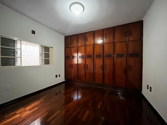 Imagem Casa tipo para venda em Prolongamento Jardim Doutor Antônio Petráglia com 3 quartos, sendo 1 suíte, 183m2