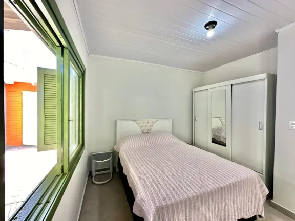 Imagem Casa 2 Dormitórios - Bairro Araçá