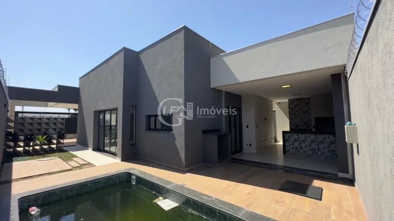 Imagem Casa à venda em Campo Grande-MS, bairro São Francisco: 3 quartos, 1 suíte, 1 sala, 2 banheiros, 2 vagas de garagem, 131,00 m² de área. Venha conferir!