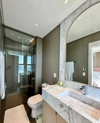Imagem Apartamento quadra mar com 5 dormitórios sendo 4 suítes e 3 vagas de garagem em Balneário Camboriú