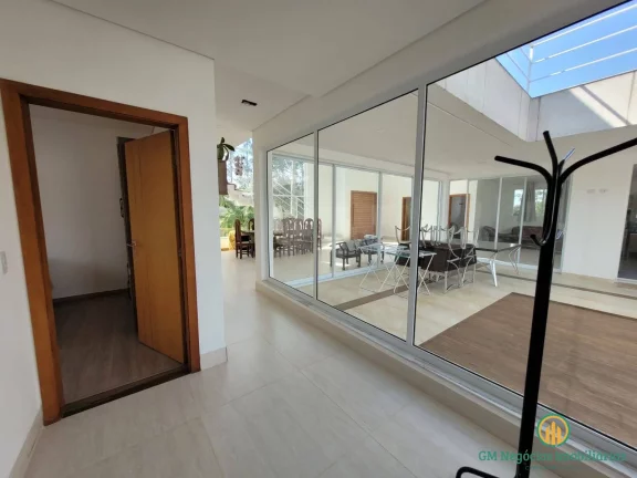Imagem Casa moderna com 3 suítes, piscina, planejados na casa toda, em condomínio