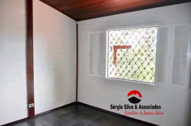 Imagem Casa a venda com 03 quartos no Alto do Boa Vista em Campos do Jordão.