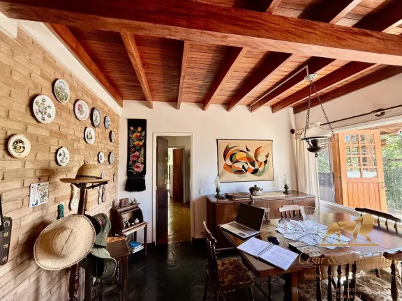 Imagem Linda Casa a venda em área arborizada em Campos do Jordão