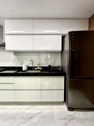 Imagem Apartamento reformado, 75m², 2 quartos, 2 vagas, na segunda quadra do mar da Praia de Itapoã