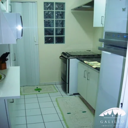 Imagem VENDA | APARTAMENTO NO RESIDENCIAL NOVE DE JULHO - Com 2 dormitórios, com varanda, armários planejados no quarto, banheiro, cozinha e 01 vaga coberta.
