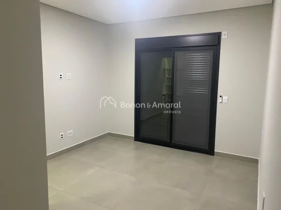Imagem Casa térrea moderna, com 182m² de área útil em um terreno de 300m². 

Sala 2 ambientes com pé ...