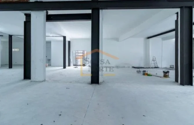 Imagem Salão comercial amplo, 420m², ideal para diversos tipos de comércio ou prestação de serviços. ...