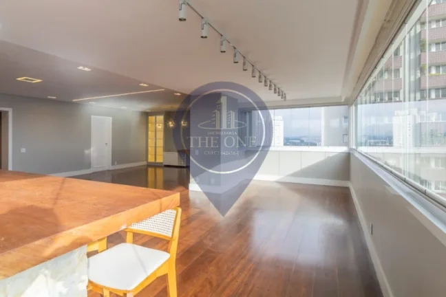 Imagem Luxuoso apartamento à venda em São Paulo-SP, na Vila Isa: 4 quartos, 4 suítes, 2 salas, 6 banheiros, 3 vagas de garagem, 420m².