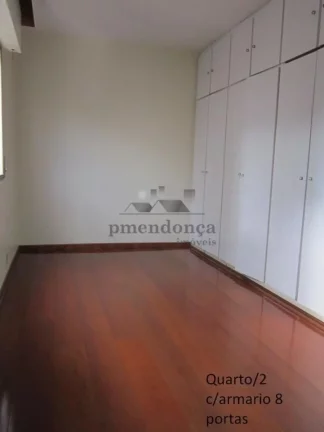 Imagem Apartamento com living para 03 ambientes, piso de tacos, dormitÃ³rios com armÃ¡rios embutidos, b...