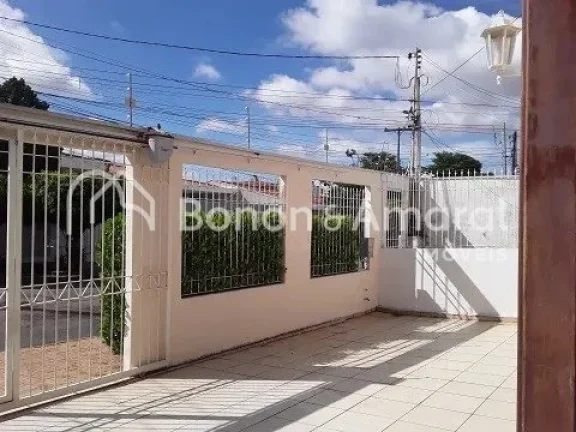 Imagem Excelente oportunidade para morar ou investir! Esta casa oferece uma estrutura ampla e funcional, pe...