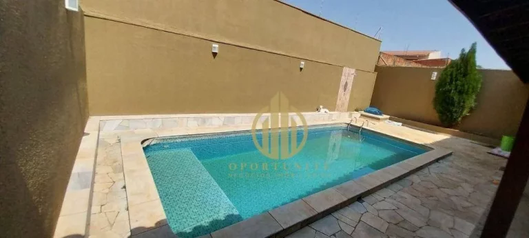Imagem Casa com piscina em um espaço de 339 m²