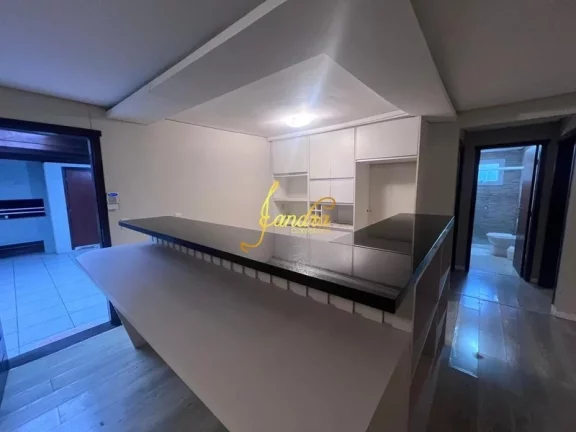 Imagem Casa de esquina, com dois dormitórios semi mobiliada