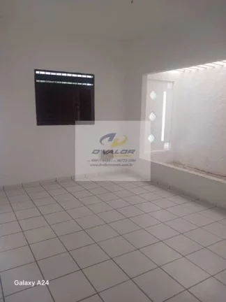 Imagem Vendo Casa com 159 m², 3 quartos s/ 1 suíte + DCE, sala p/ 2 ambientes, piscina e 3 vagas