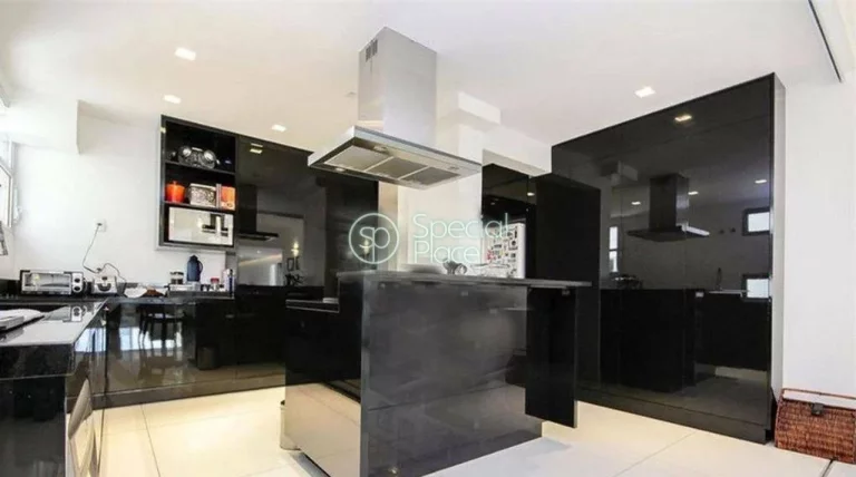 Imagem São incríveis 330m2 de área útil, 3 dormitórios ( 2 suítes ) e 3 vagas na garagem. Living ampl...