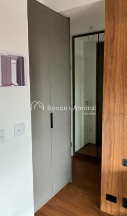 Imagem Apresentamos um incrível apartamento no Taquaral, com três suítes e um design moderno. Este imóv...