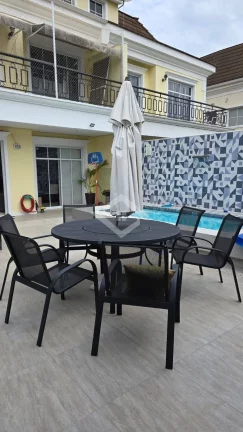 Imagem Casa Triplex Mobiliada no Jardins de Monet - 224m², Piscina Aquecida