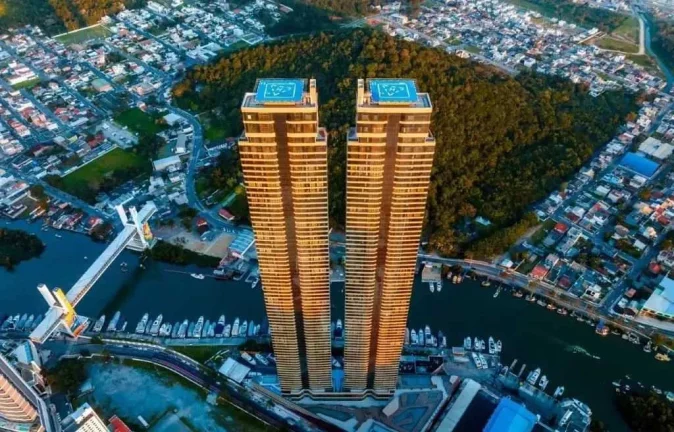 Imagem Cobertura Duplex com 7 suítes e 4 vagas de garagem em Balneário Camboriú SC