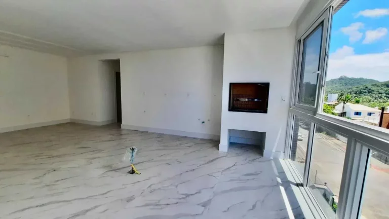 Imagem Apartamento com 3 dormitórios sendo 1 suíte e 2 vagas de garagem na Praia Brava em Itajaí