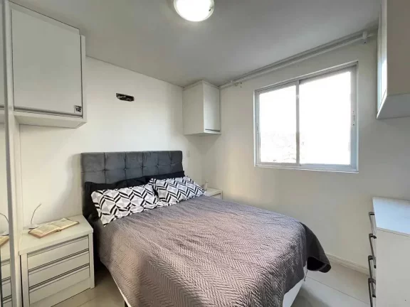 Imagem Apartamento Semimobiliado com 3 dormitórios sendo 1 suítes e 2 vagas de garagem em Itajaí
