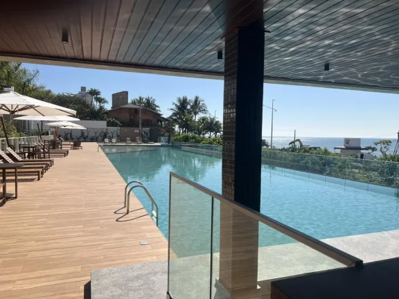 Imagem Seu Frente Mar em Balneário Piçarras, no bairro Itacolomi, com 03 quartos sendo 01 suíte em um resort, com mais de 30 opções de lazer e piscina com borda infinita de frente pro mar.