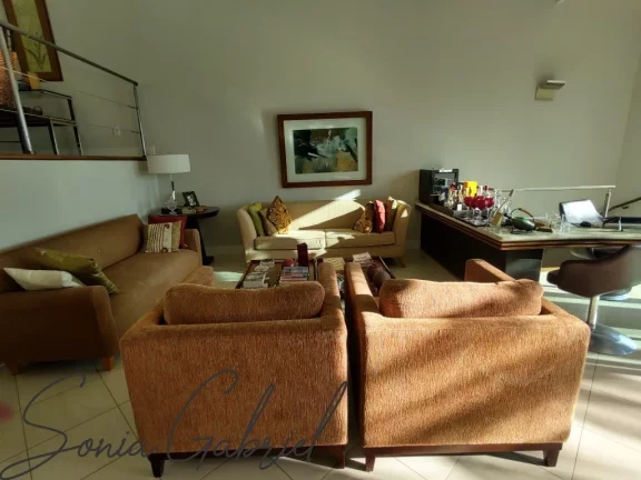 Imagem Imponente Casa em Condomínio à Venda em Vinhedo-SP 3 Quartos, 3 Suítes, 3 Salas, 5 Banheiros, 5 Vagas, 450m² Imagem Imponente Casa em Condomínio à Venda em Vinhedo-SP 3 Quartos, 3 Suítes, 3 Salas, 5 Banheiros, 5 Vagas, 450m²