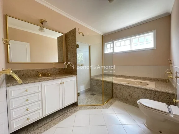 Imagem Esta encantadora casa de estilo sobrado oferece um ambiente espaçoso e confortável, com uma excele...