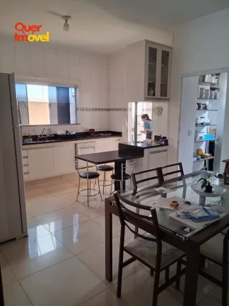 Imagem Casa em Condomínio à Venda em Ribeirão Preto-SP 3 quartos, 1 suíte, 4 vagas, 210m² - Condomínio Bella Città