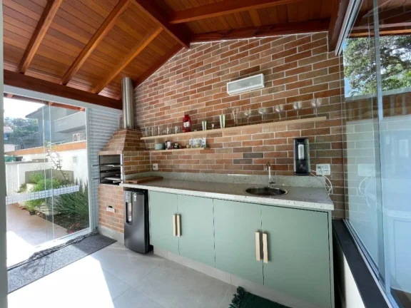 Imagem Imperdível Casa de Luxo à Venda em Riviera de São Lourenço Módulo 20: 4 Quartos, 4 Suítes, 2 Salas, 6 Vagas de Garagem!