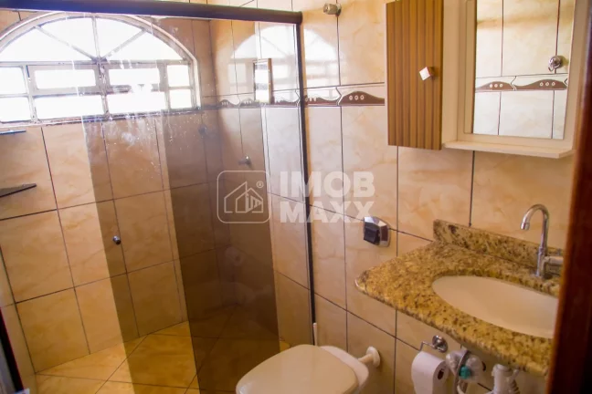 Imagem Venda em Samambaia Sul: Casa com 4 dormitórios, 1 suíte e 3 banheiros por R$ 400.000. Oportunidade imperdível!