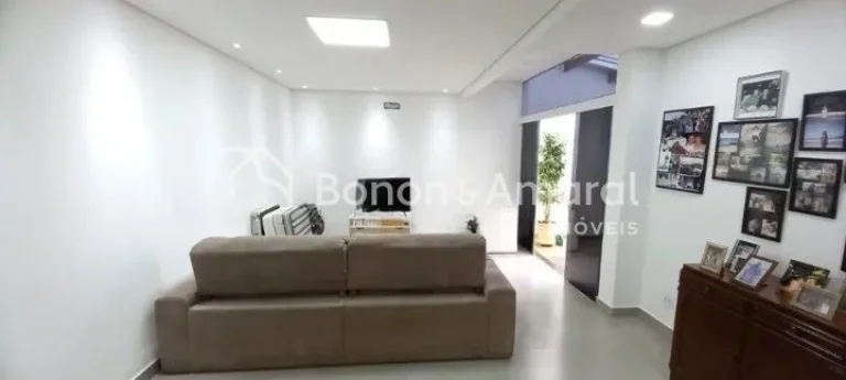 Imagem Linda casa térrea no Jardim Santa Genebra, com 3 suítes sendo 1 suíte com jardim de inverno e 2 s...