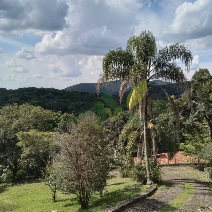 Imagem Bela Casa à Venda no Condomínio Clube da Montanha em Atibaia