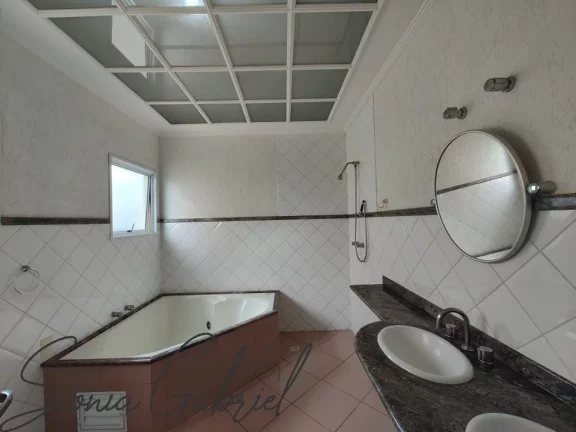 Imagem Casa no Condomínio Millenium, no bairro Jardim Recanto, com 3 Quartos, 336 m² por R$ 1.950.000, 00, em Valinhos, São Paulo.