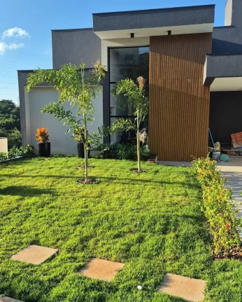 Imagem Casa com Piscina e espaço para viver.