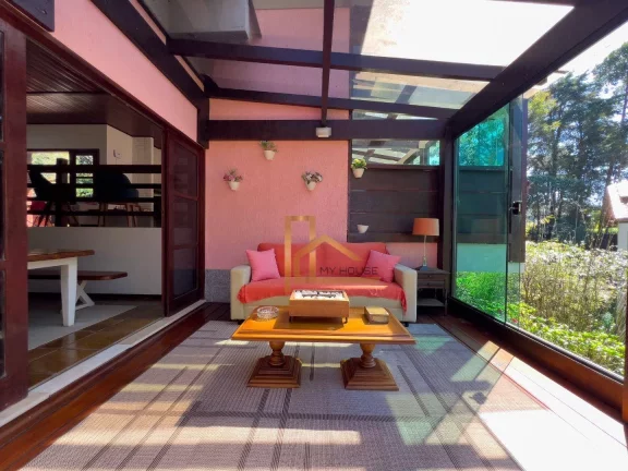 Imagem Casa Linear com 5 suítes dentro de condomínio clube - Apenas 3 minutos da Feirinha do Alto