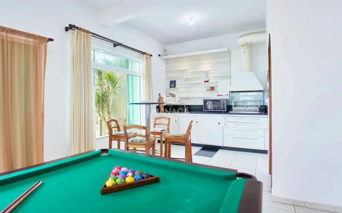 Imagem Casa alto padrão, beira mar, com 340m², 5 quartos com suíte em Balneário Piçarras - SC