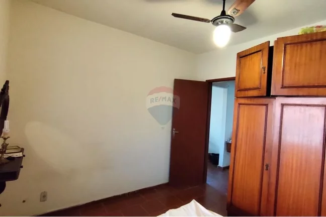 Imagem Casa com três quartos, Perto da Praia e da Praça da 70, Itaipuaçu Terreno completo