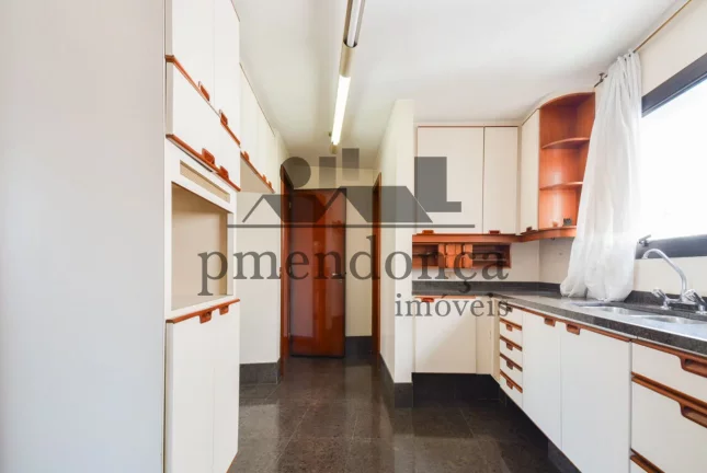 Imagem Apartamento na rua Traipu com 274m² com vista belíssima para Pacaembu.