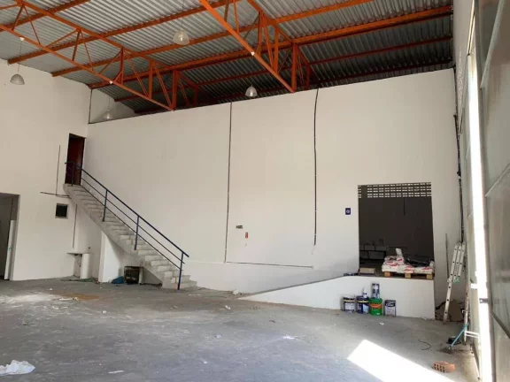 Imagem EXECELENTE GALPÃO COMERCIAL COM 600,M2