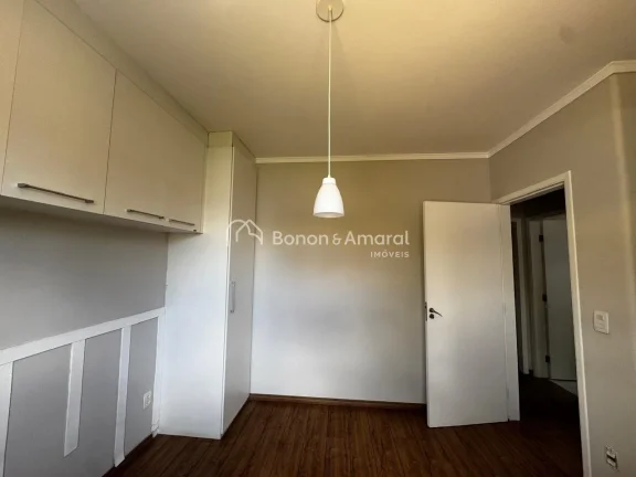 Imagem Encante-se com esta charmosa casa à venda em um dos condomínios mais desejados do bairro! Com ambi...