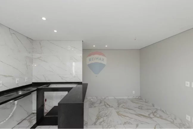 Imagem Apto com living ampliado, 2 dorms e vaga coberta
