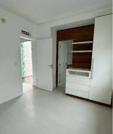 Imagem Casa de Alto Padrão em Jurerê Internacional a Poucos Minutos da Praia